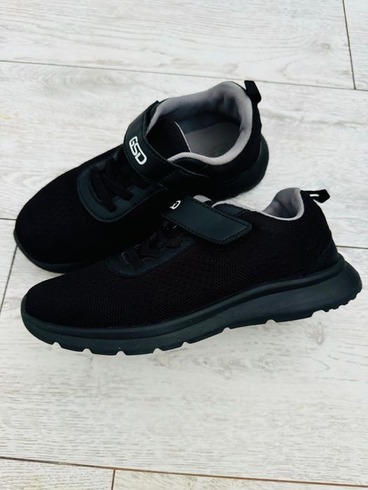 Кроссовки детские женские