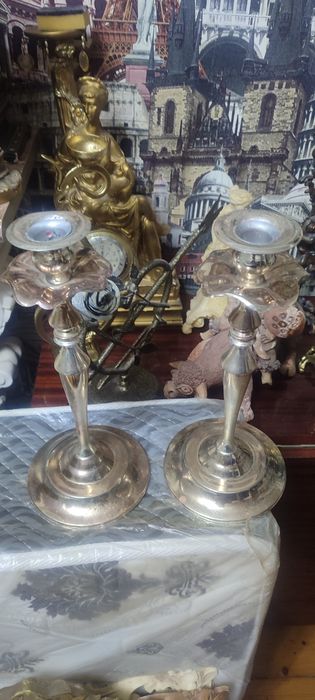 Статуэтки и подсвечники продам