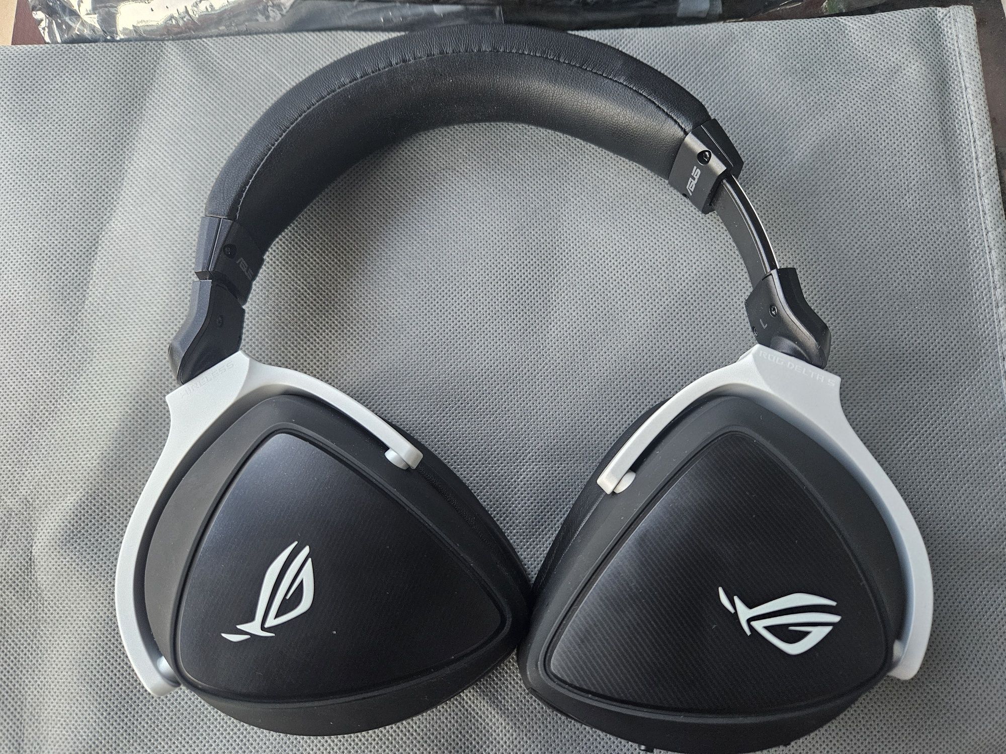 Продавам безжични геймърски bluetooth слушалки Asus ROG Delta S