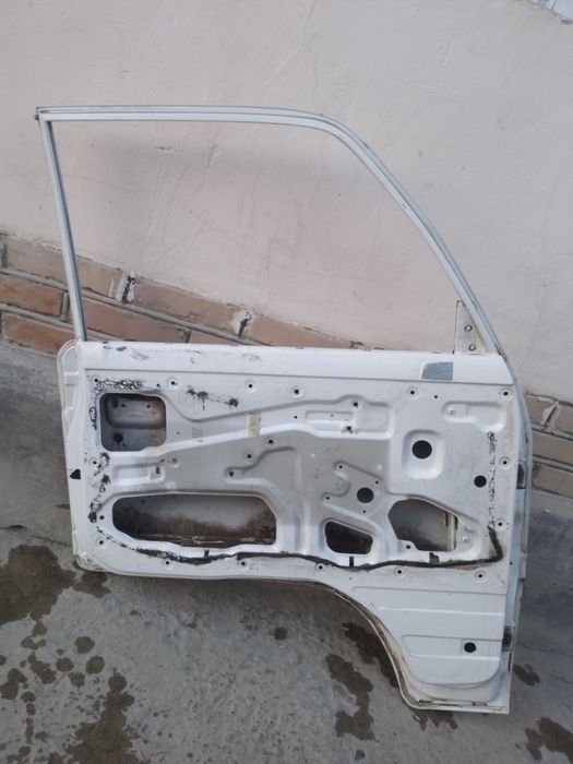 Damas oldi chap eshik