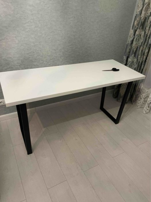 Стол новый, в отличном состоянии