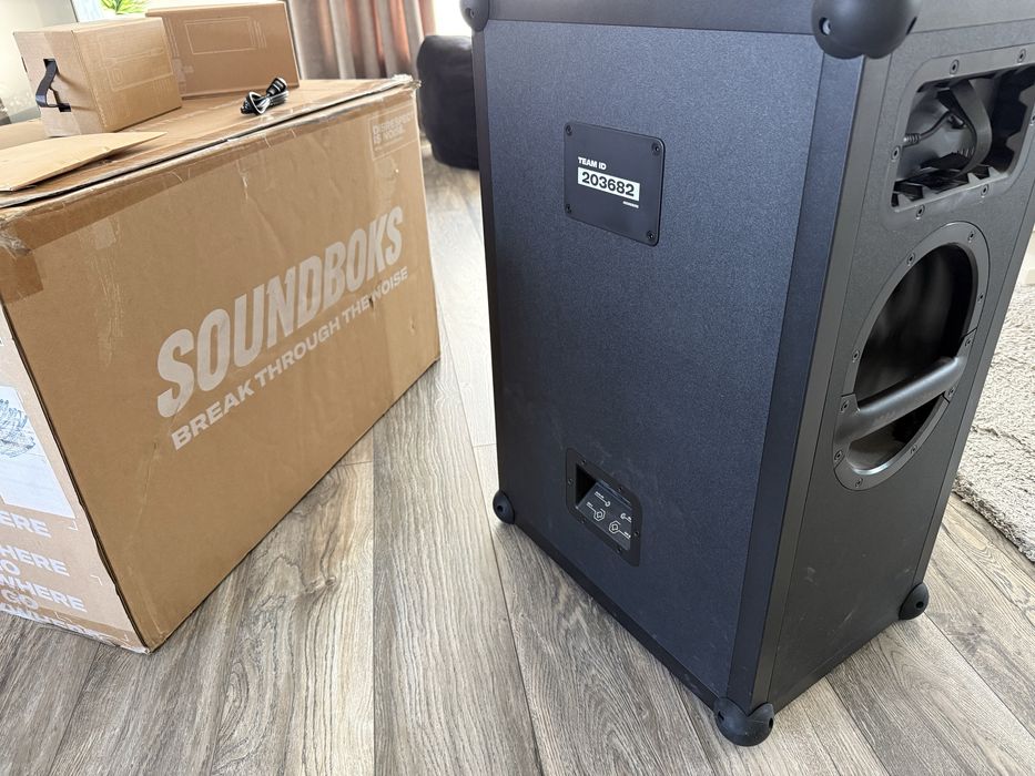 Boxa Soundboks 3, noua la cutie cu toate accesoriile !