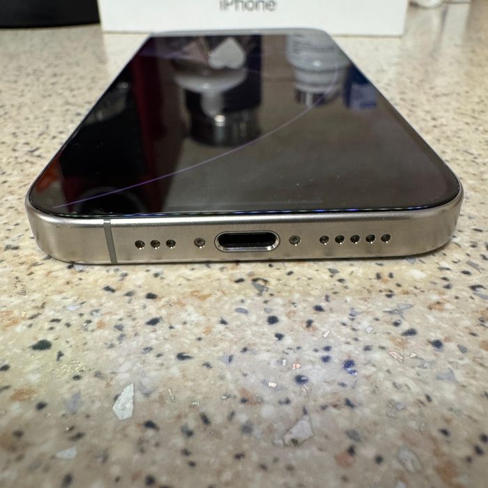 Vând iPhone 15 Pro -  128 GB - Natural Titanium - Impecabil
