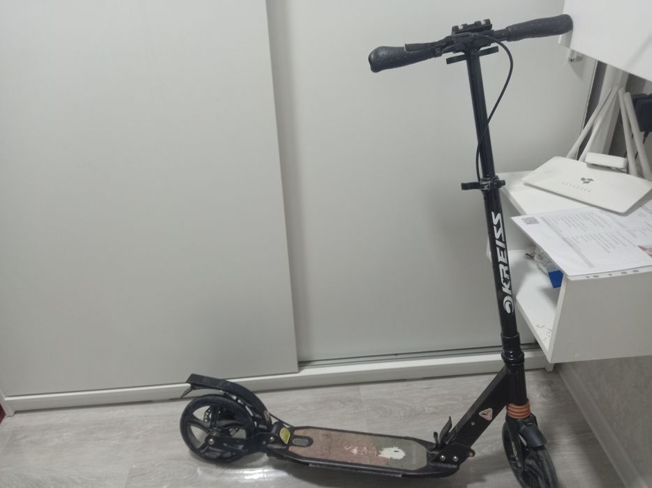 Самокат хороший все тормаза рабочийи похож на электронный