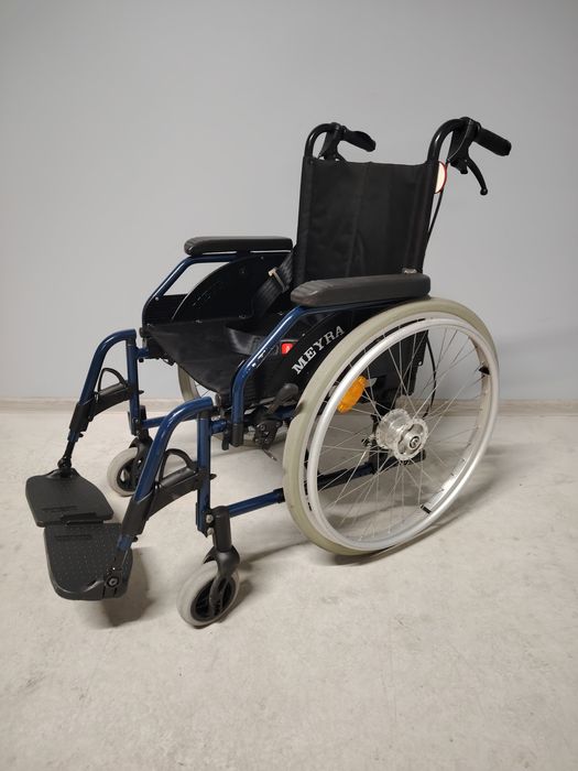 Carucior cu rotile/Fotoliu rulant  pentru persoane cu handicap.047