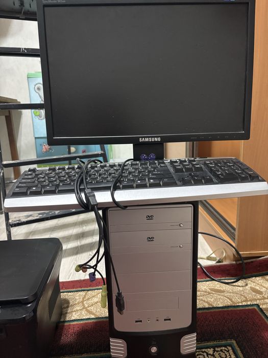 Продам компьютер рабочий старый и принтер