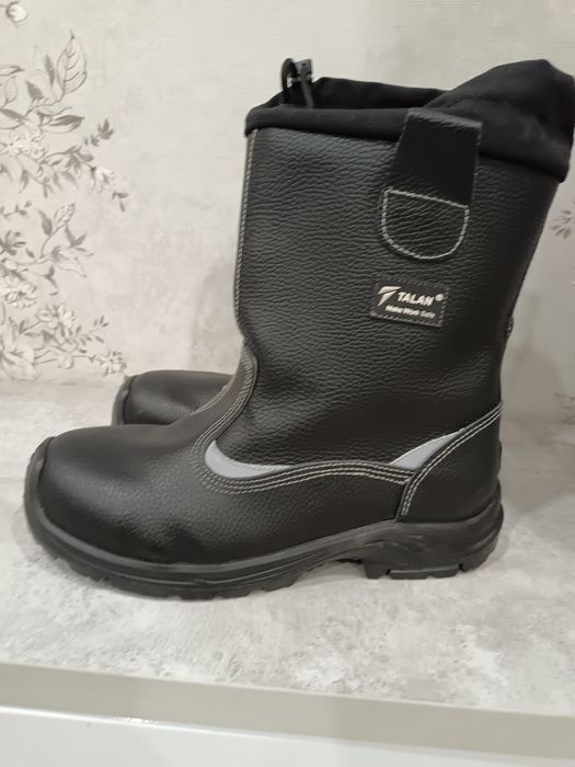 Продам рабочие сапоги