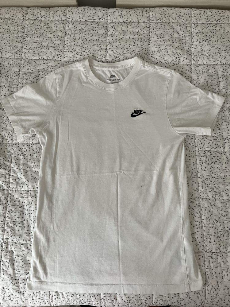 Тениска Nike Tee
