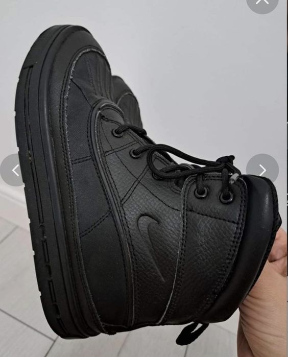 Ghete nike piele marimea 35 22.5 cm