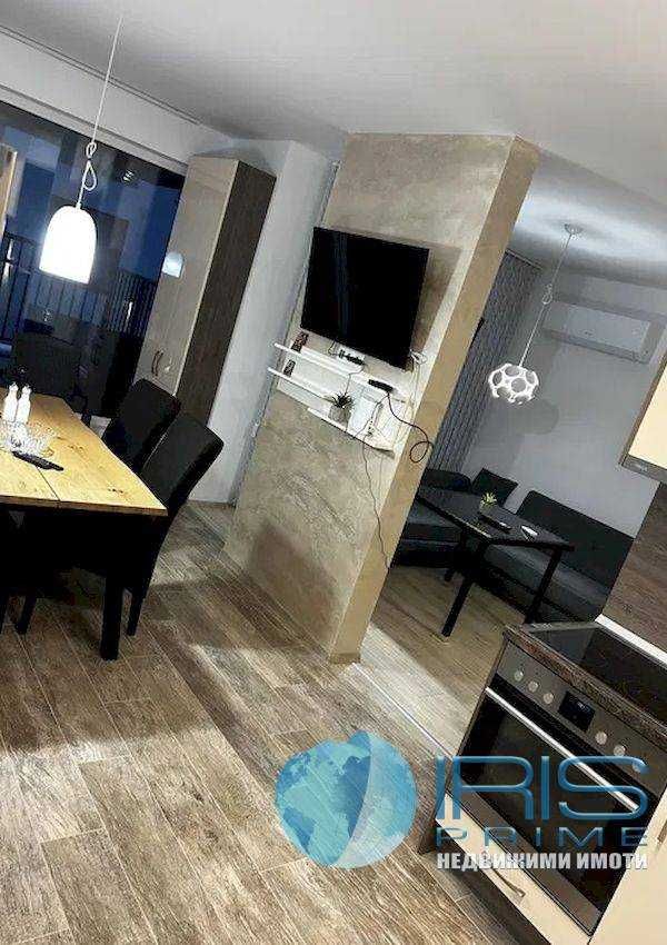 Продава се Тристаен апартамент в Шумен, 2-ри корпус - 98 кв.м за 1633 €/кв.м - Снимка #4