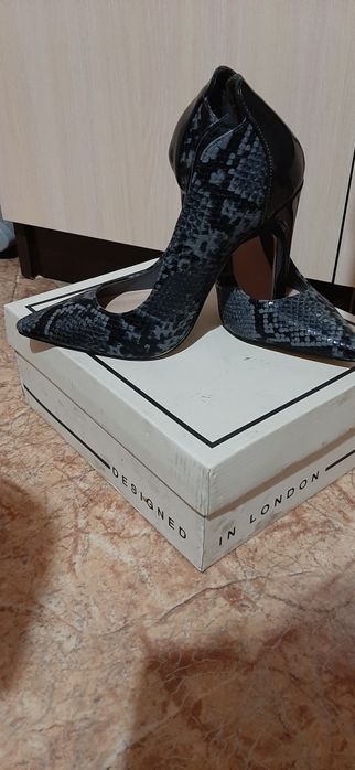 Продам туфли новые