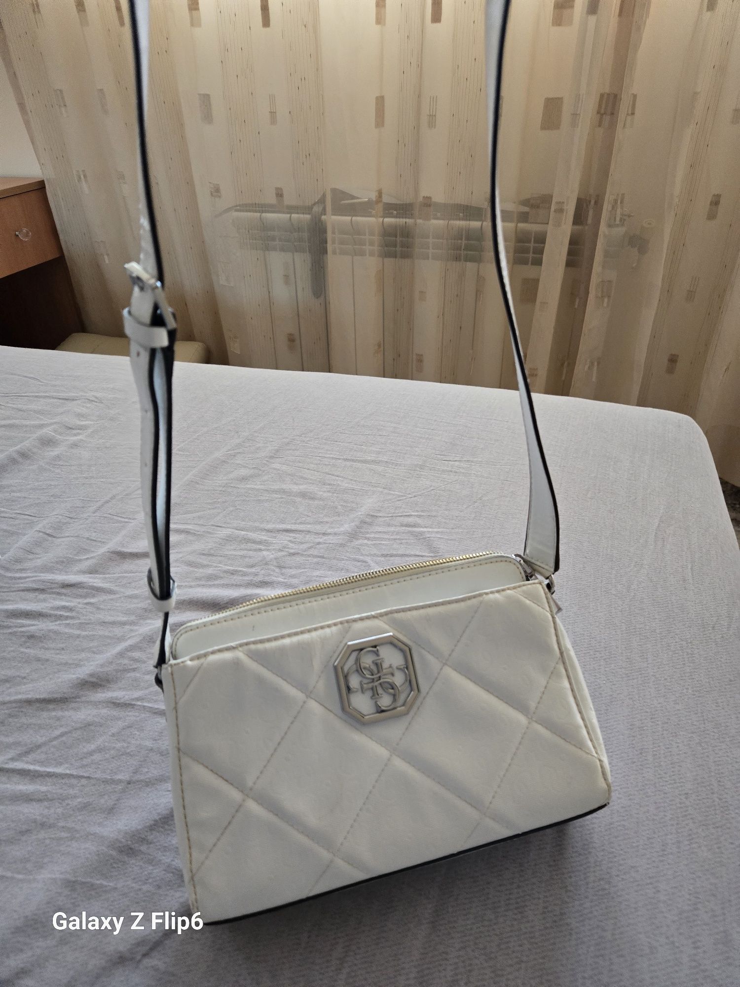 Оригинална чанта Guess