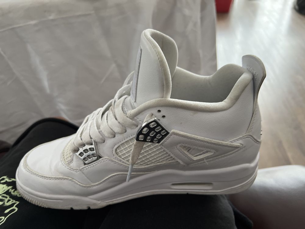 Vând jordan retro 4