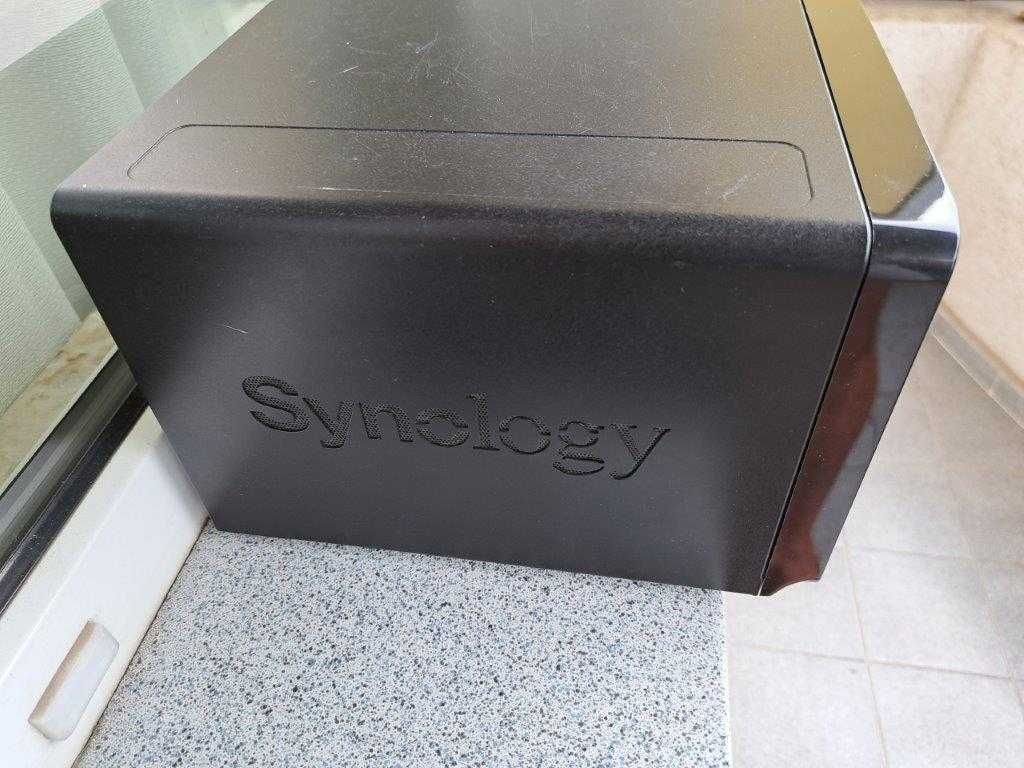 Synology DiskStation DS1512+ 4GB RAM 5-Bay NAS Домашен сървър