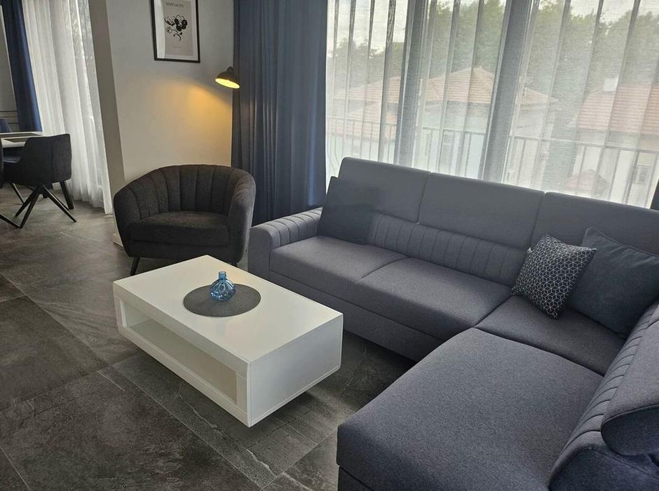 Дава се под наем Тристаен апартамент в Пловдив, Център - 129 кв.м за 1200 € - Снимка #2