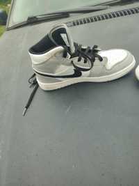 Jordan 1 mid negociabil