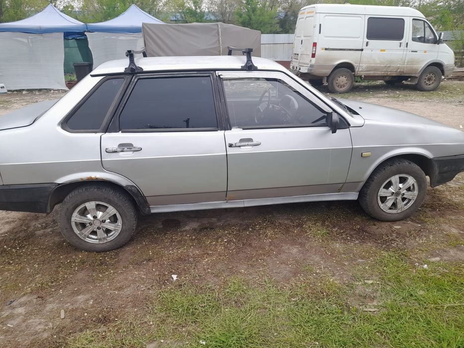 Подам машину, на ходу. Имеются недочёты по кузову. Звоните.