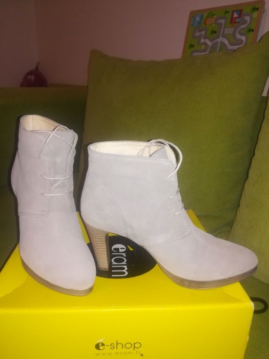 Ghete bej piele intoarsa