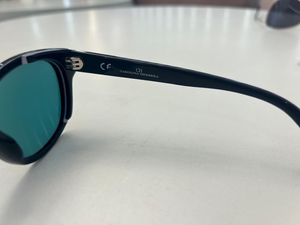 Ochelari de soare Carolina Herrera barbati