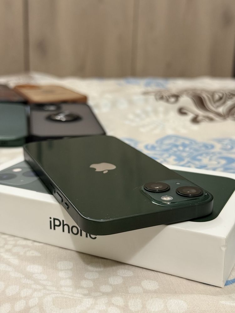 iPhone 13 (green) - 128GB + 6 кейса + кабел