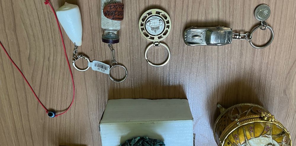 Swarovski - 2 броя калъфи и различни сувенири лот за 40 лв.