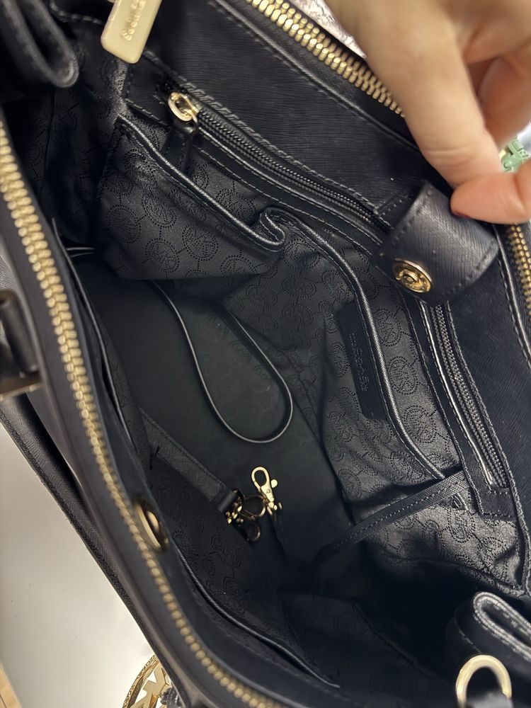 Michael Kors чанта естествена кожа 175 лв
