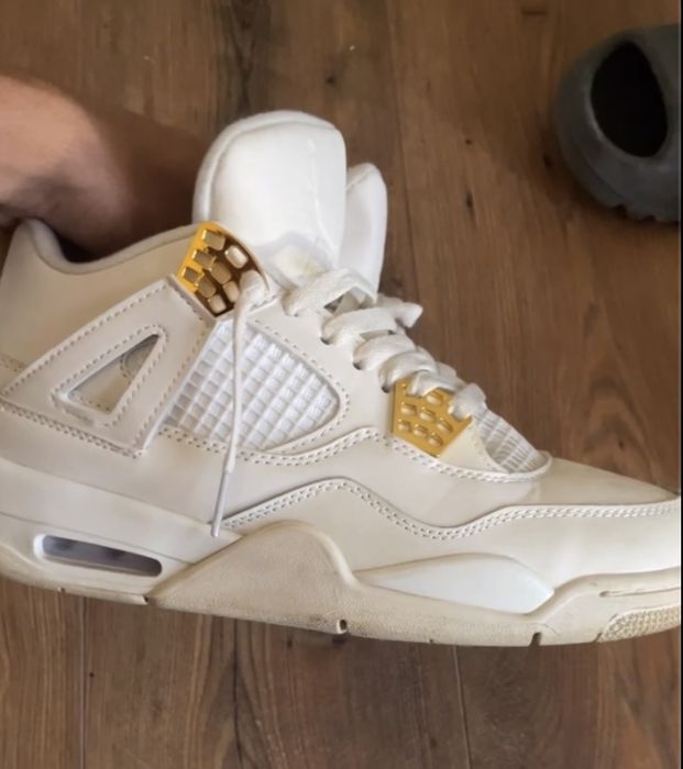 Air Jordan 4 Retro Metallic gold