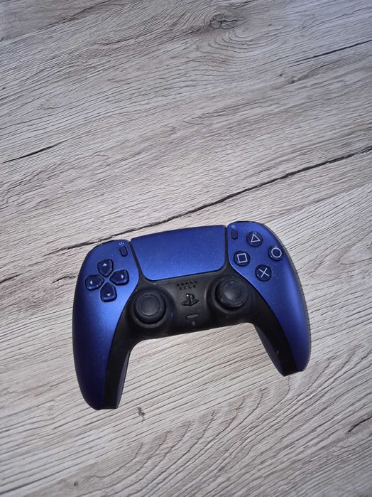 PS5 контролер + зарядна станция + стойка – 200 лв