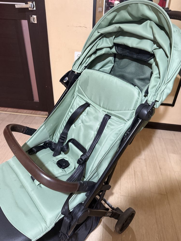 Коляска для ребенка от 0-4 лет