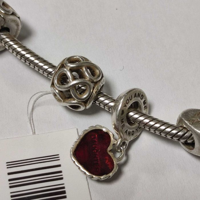 Сребърна гривна Pandora с шест талисмана 32.84гр.