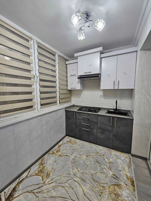 SHota Rustaveli hududida  kvartira zudlik bilan sotiladi!