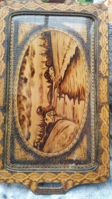 Изящен пирографиран поднос