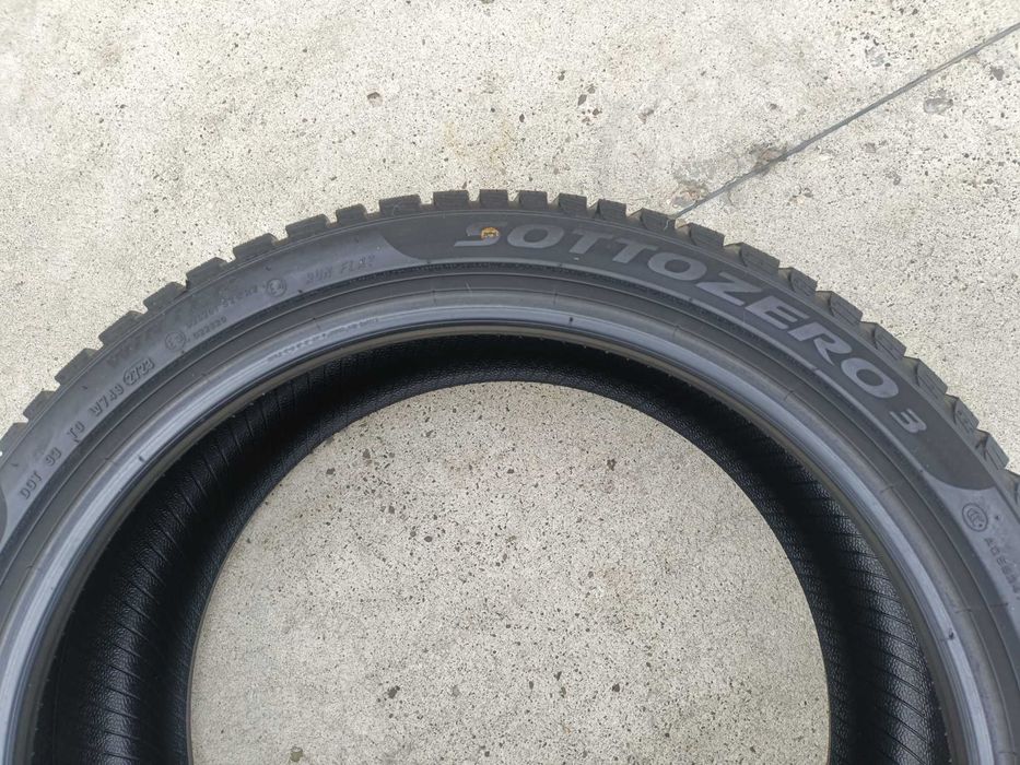 Doua anvelope iarna 245 40 20 pirelli sottozero 3 run flat 6,5 mm 2723