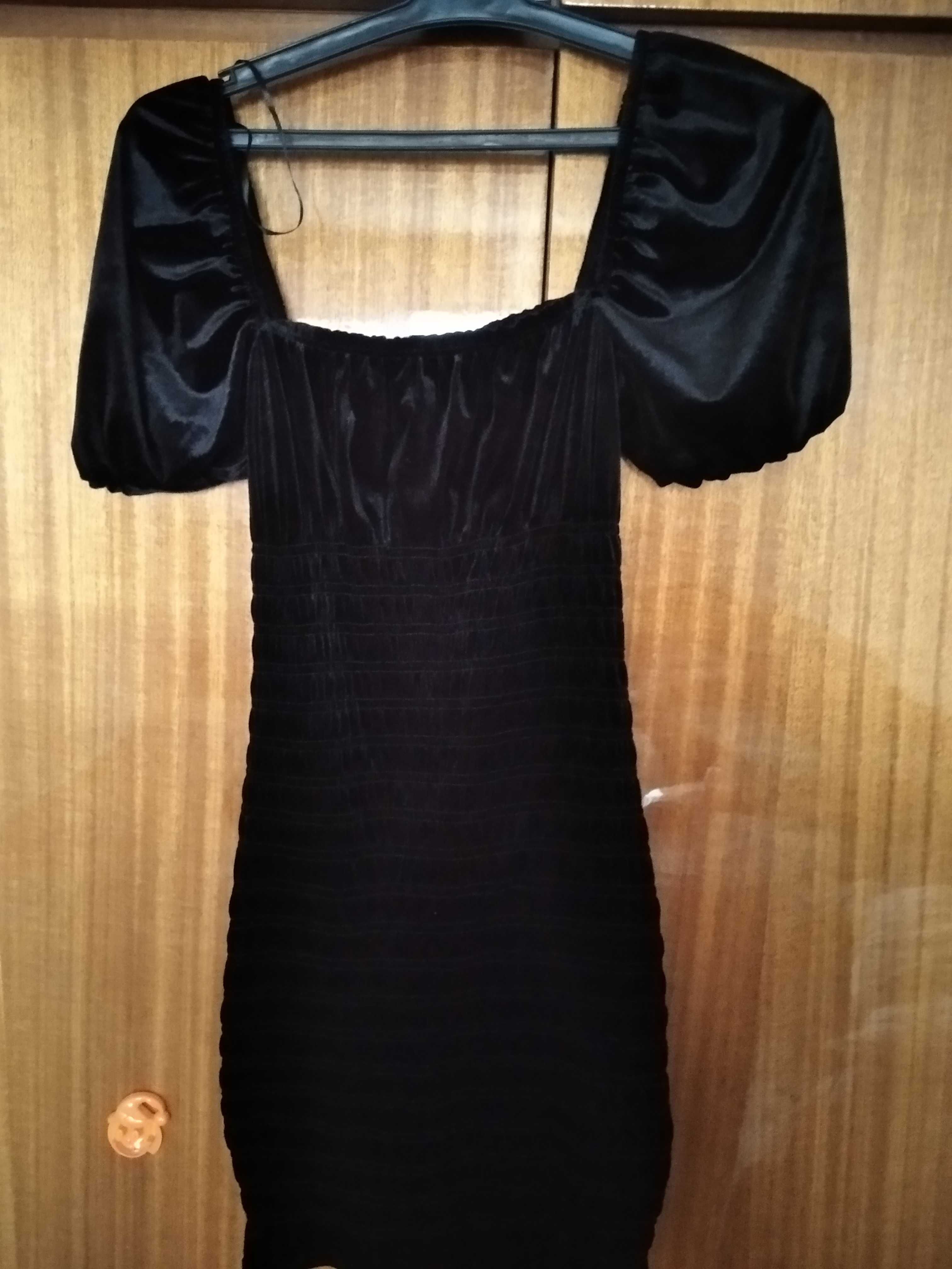 Къса,черна рокля