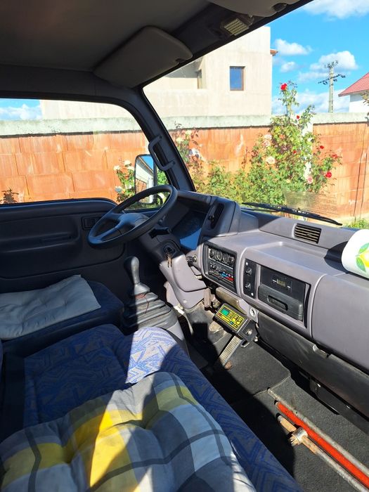 Vând nissan capstar frigorific 3.5t