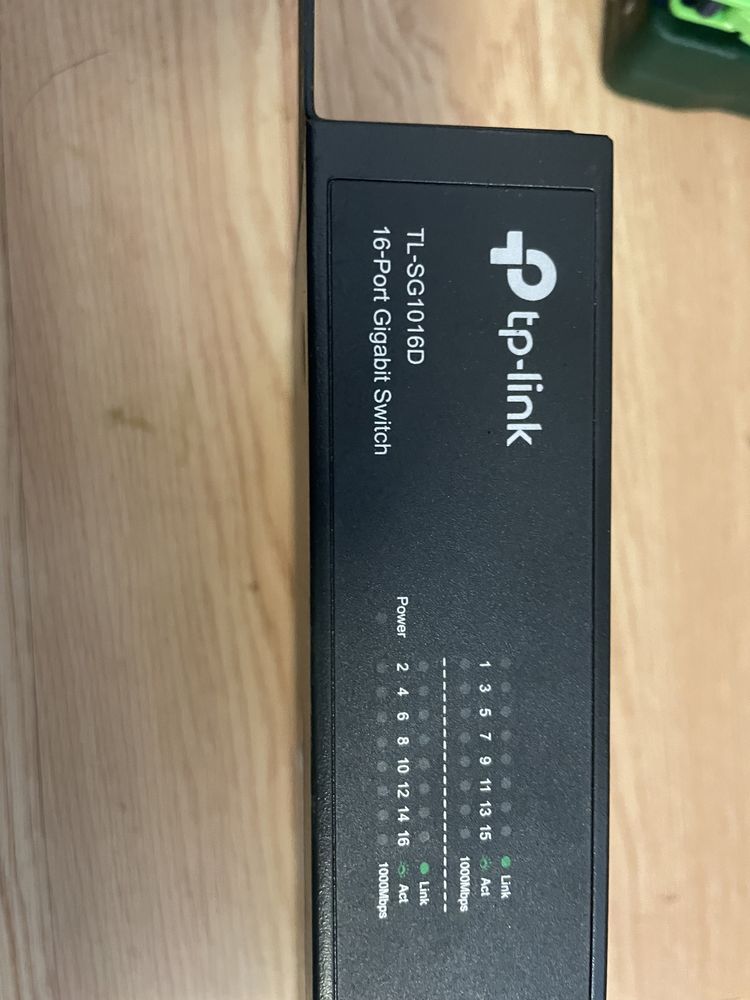 Switch 16-Port-uri Gigabit