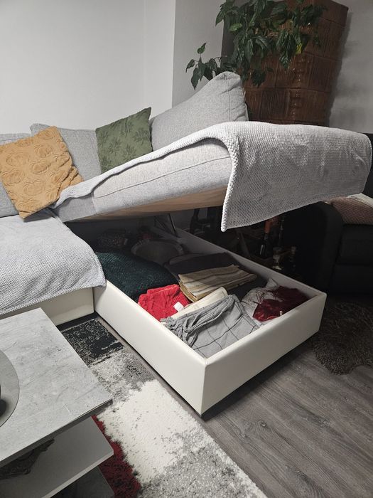 Vând canapea living cu spațiu de depozitare, fara zgârieturi sau ruptu