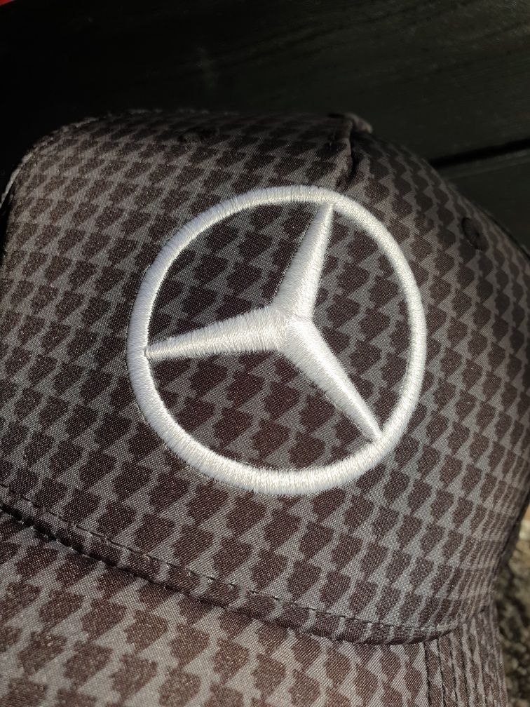 Шапки Mercedes-Benz AMG