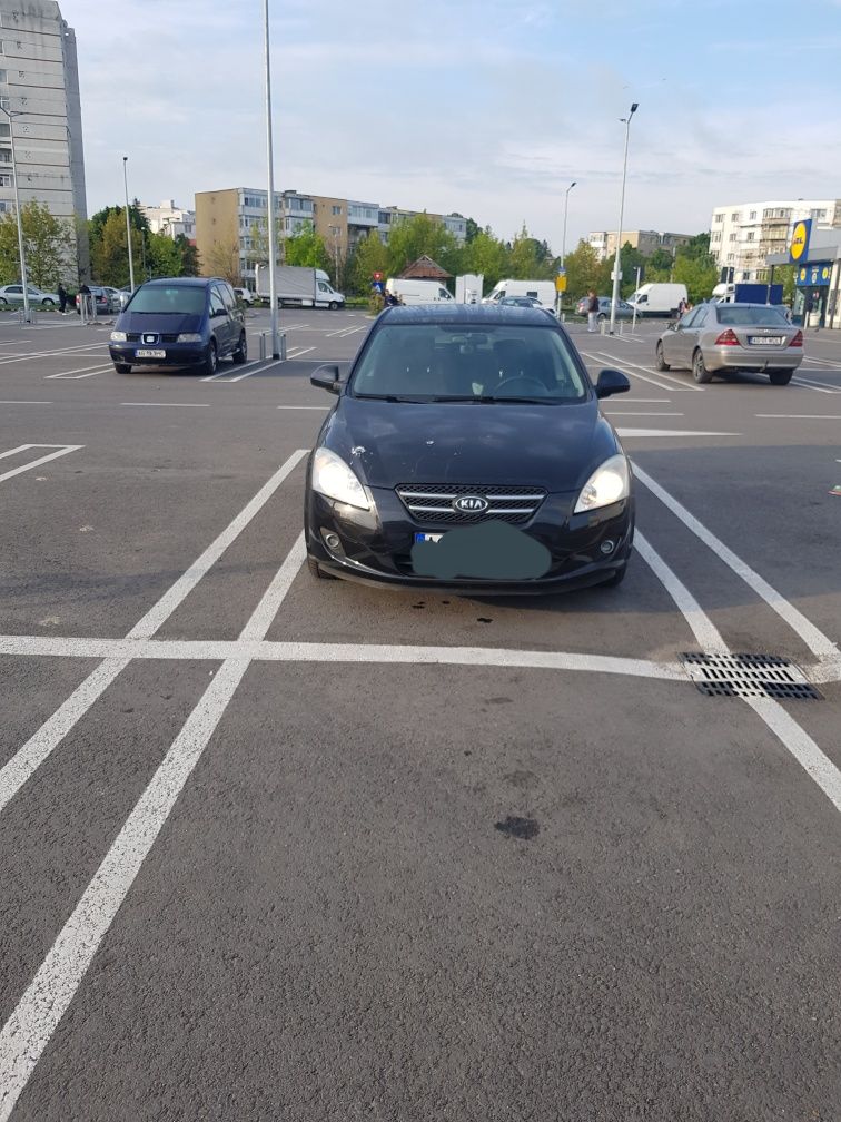 Vînd kia ceed  14 benzină