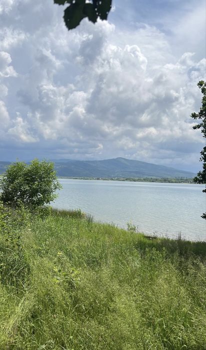 Teren pe malul Lacului Surduc