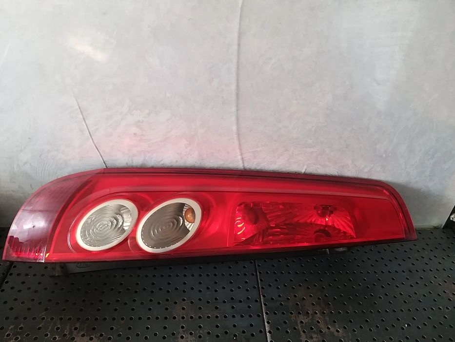 Stop tripla lampa stanga ford fiesta 5 jh jd facelift 6s6113405b