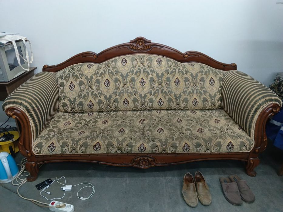 Диван и два кресла