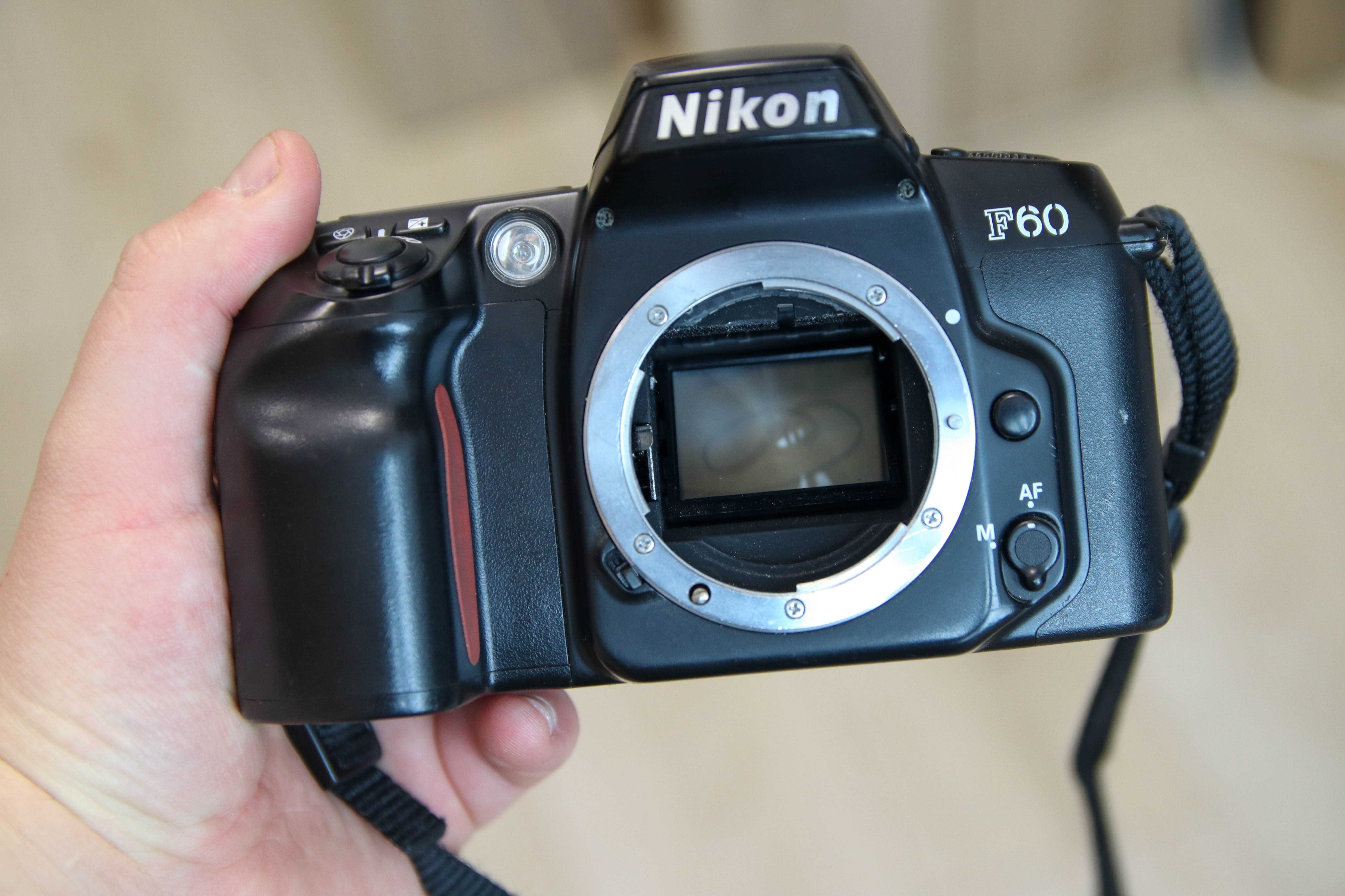 Camera foto pe film 35mm (SLR) Nikon F60