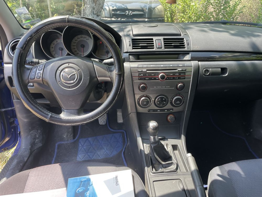 Автомобил Мазда 3