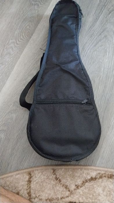 Vand doua  Ukulele in  stare foarte bună  plus  husa ,calitate foarte