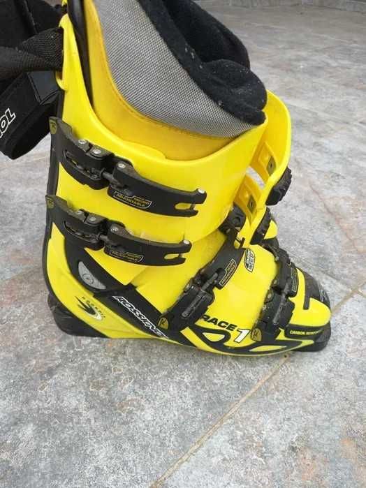 Vând încălțăminte ski