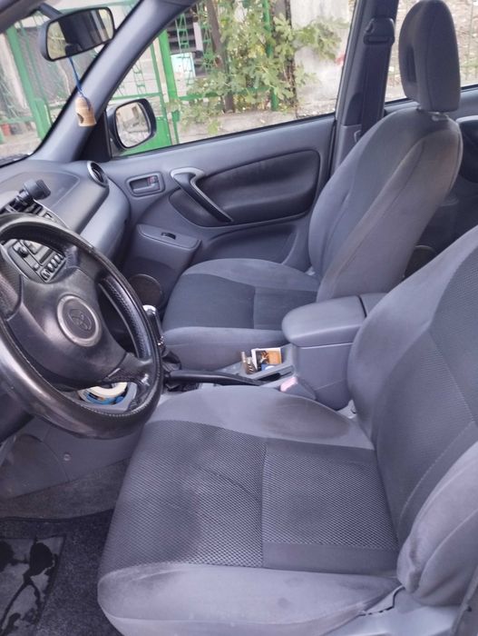 Продавам Тoyota Rav 4