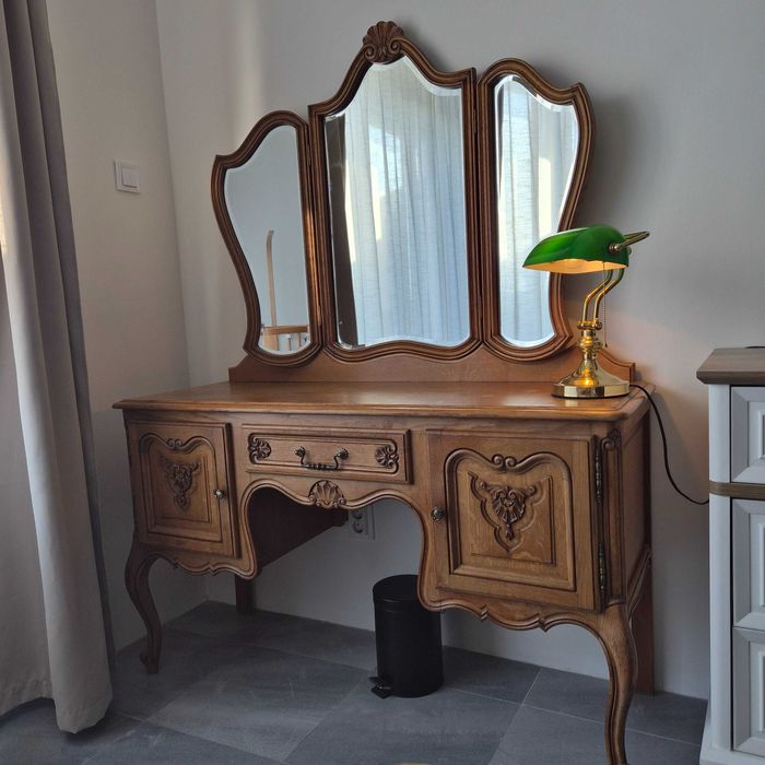 Античен спален комплект от масивен дъб – начало на 20 век