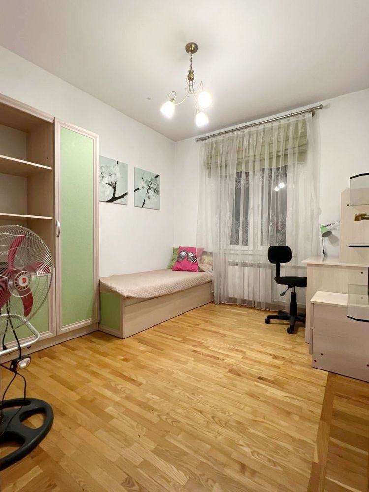 Срочно продается квартира 4/9/9 в Центре