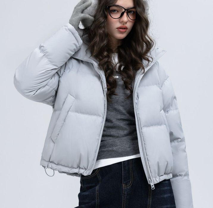 Женская зимняя куртка с минималистичном стиле